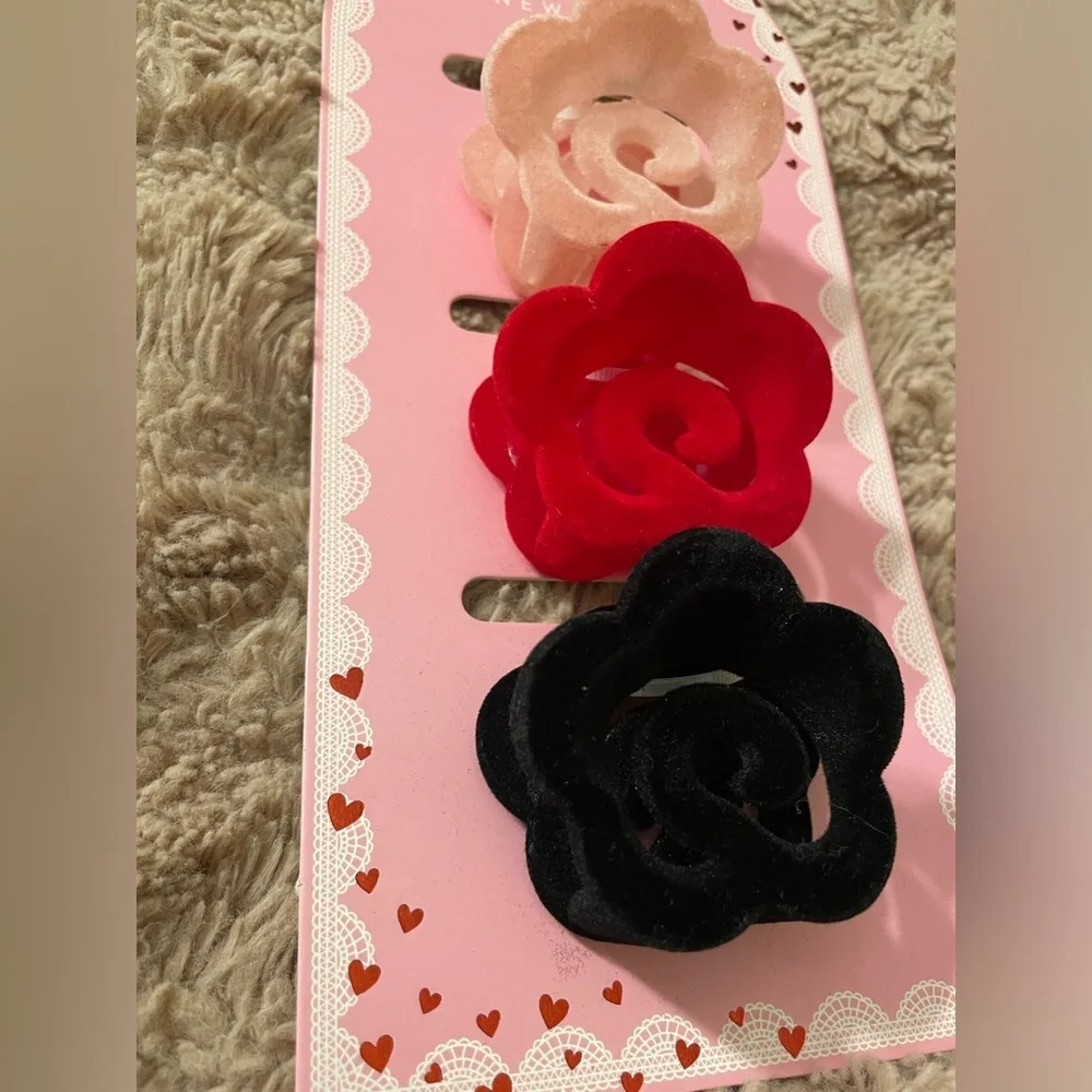 NWT Nicole Miller New York Three Velvet Flower Claw Hair Clips